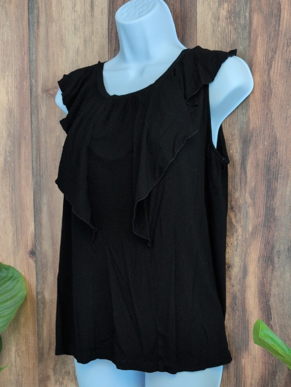 Kenneth Cole Reaction Black Ruffle Shoulder Sleeveless Top L     T226 - Picture 2 of 5
